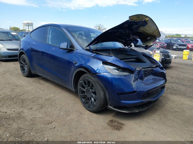 2024 Tesla Model Y Long Range Dual Motor All-wheel Drive მანქანა იყიდება აუქციონზე, vin: 7SAYGDEE8RA234136, აუქციონის ნომერი: 44916430