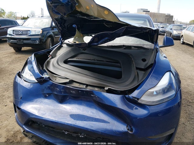 2024 Tesla Model Y Long Range Dual Motor All-wheel Drive მანქანა იყიდება აუქციონზე, vin: 7SAYGDEE8RA234136, აუქციონის ნომერი: 44916430