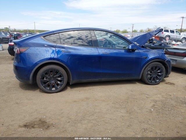 2024 Tesla Model Y Long Range Dual Motor All-wheel Drive მანქანა იყიდება აუქციონზე, vin: 7SAYGDEE8RA234136, აუქციონის ნომერი: 44916430