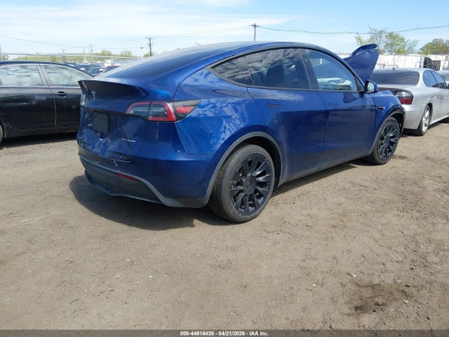2024 Tesla Model Y Long Range Dual Motor All-wheel Drive მანქანა იყიდება აუქციონზე, vin: 7SAYGDEE8RA234136, აუქციონის ნომერი: 44916430