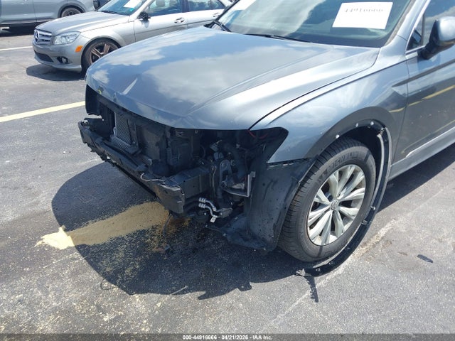 44916666 :رقم المزاد ، 3VV3B7AX8JM183451 vin ، 2018 Volkswagen Tiguan 2.0t Se/2.0t Sel مزاد بيع