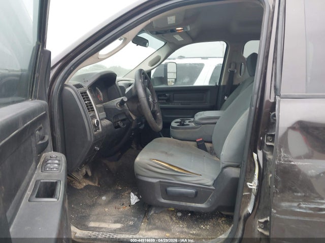 44916699 :رقم المزاد ، 3C63RRGLXHG651271 vin ، 2017 Ram 3500 Tradesman  4x4 8' Box مزاد بيع