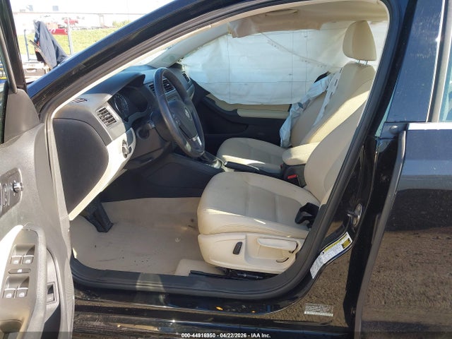 2014 Volkswagen Jetta 1.8t Se მანქანა იყიდება აუქციონზე, vin: 3VWD07AJ3EM362861, აუქციონის ნომერი: 44916950
