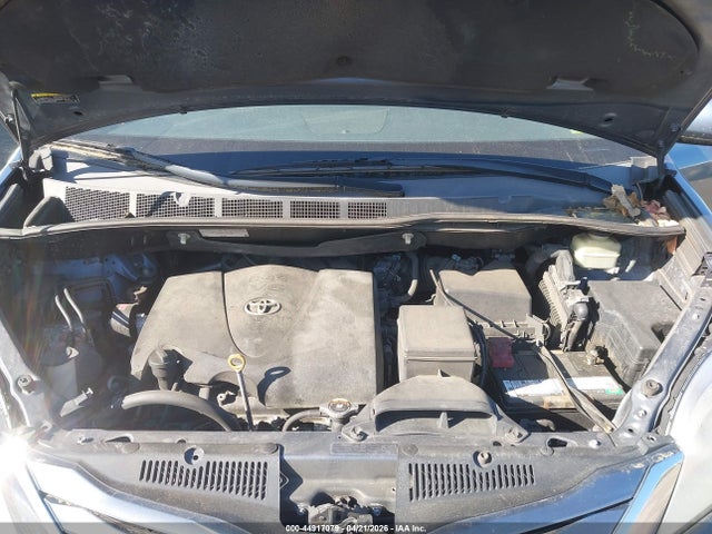 5TDKZ3DC2HS780726 Toyota Sienna Le 8 Passenger