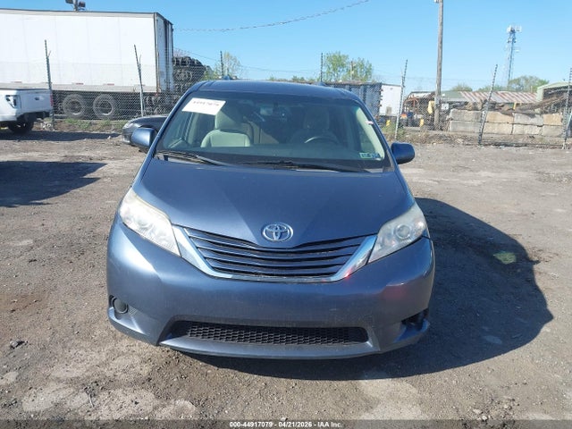 5TDKZ3DC2HS780726 Toyota Sienna Le 8 Passenger