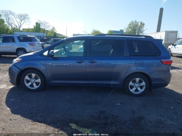 5TDKZ3DC2HS780726 Toyota Sienna Le 8 Passenger
