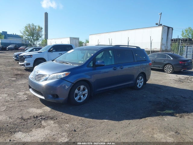 5TDKZ3DC2HS780726 Toyota Sienna Le 8 Passenger