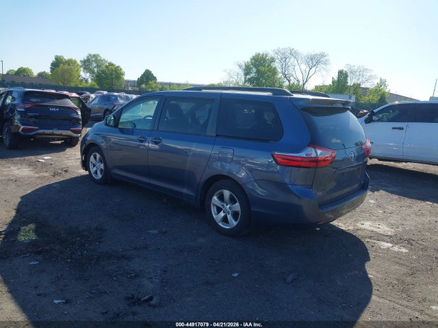 5TDKZ3DC2HS780726 Toyota Sienna Le 8 Passenger