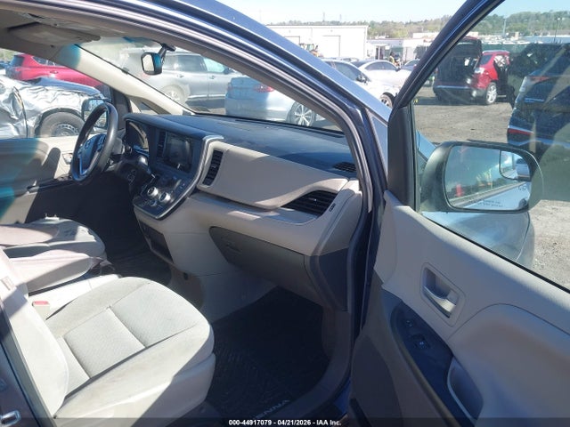 5TDKZ3DC2HS780726 Toyota Sienna Le 8 Passenger
