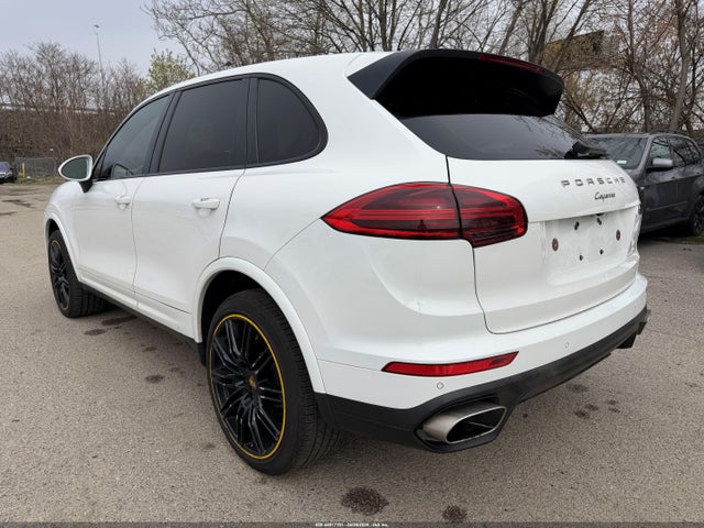 2018 Porsche Cayenne Platinum Edition მანქანა იყიდება აუქციონზე, vin: WP1AA2A21JKA02261, აუქციონის ნომერი: 44917191