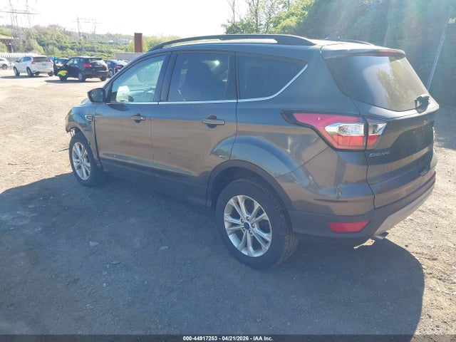 1FMCU9HD3JUD27883 Ford ESCAPE SEL