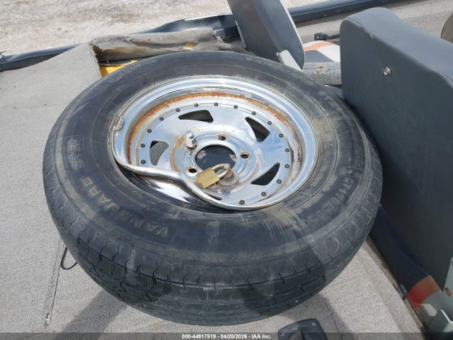 2004 Tracker 18' მანქანა იყიდება აუქციონზე, vin: BUJ16921H304, აუქციონის ნომერი: 44917519