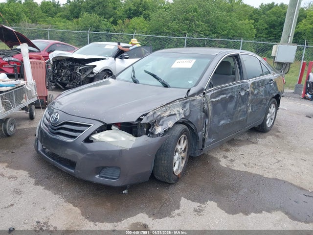 44917591 :رقم المزاد ، 4T4BF3EK6BR194226 vin ، 2011 Toyota Camry Le مزاد بيع
