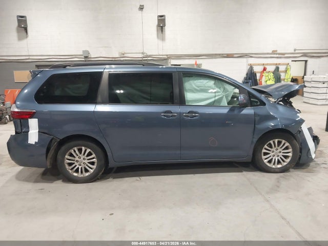 44917653 :رقم المزاد ، 5TDYK3DC3GS743908 vin ، 2016 Toyota Sienna Xle 8 Passenger مزاد بيع
