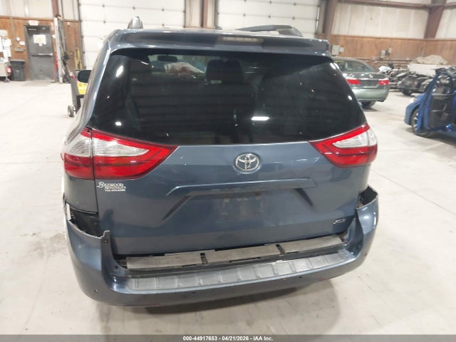 44917653 :رقم المزاد ، 5TDYK3DC3GS743908 vin ، 2016 Toyota Sienna Xle 8 Passenger مزاد بيع