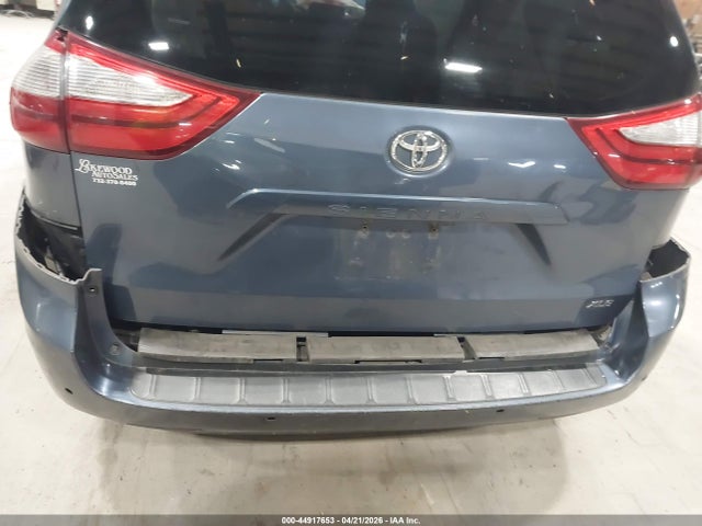 44917653 :رقم المزاد ، 5TDYK3DC3GS743908 vin ، 2016 Toyota Sienna Xle 8 Passenger مزاد بيع