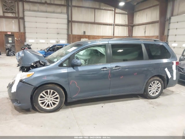 44917653 :رقم المزاد ، 5TDYK3DC3GS743908 vin ، 2016 Toyota Sienna Xle 8 Passenger مزاد بيع
