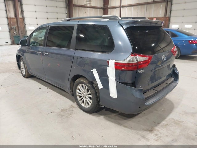 44917653 :رقم المزاد ، 5TDYK3DC3GS743908 vin ، 2016 Toyota Sienna Xle 8 Passenger مزاد بيع