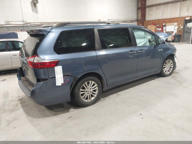 44917653 :رقم المزاد ، 5TDYK3DC3GS743908 vin ، 2016 Toyota Sienna Xle 8 Passenger مزاد بيع