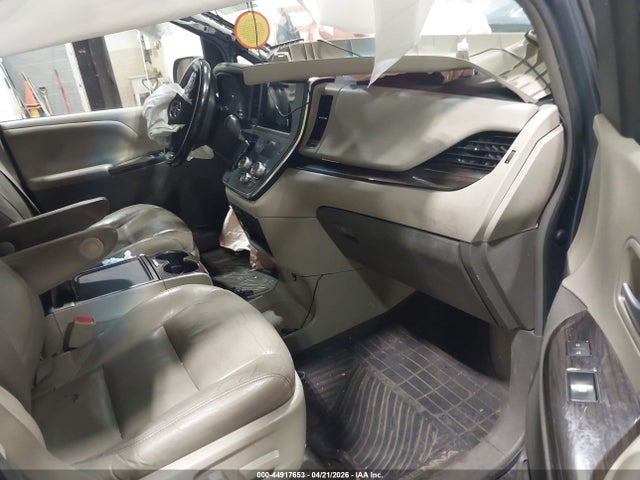 44917653 :رقم المزاد ، 5TDYK3DC3GS743908 vin ، 2016 Toyota Sienna Xle 8 Passenger مزاد بيع