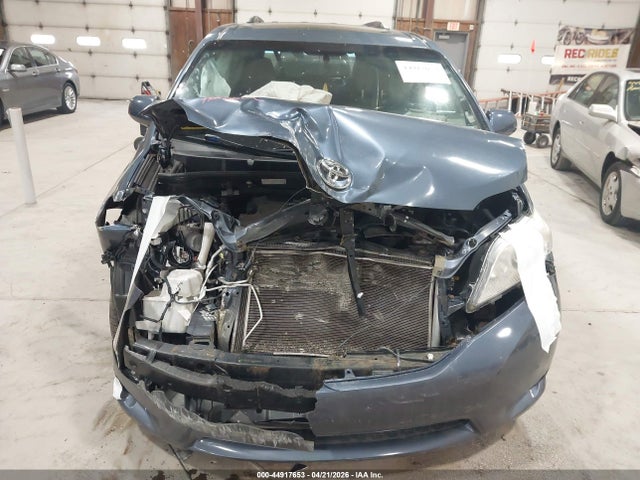 44917653 :رقم المزاد ، 5TDYK3DC3GS743908 vin ، 2016 Toyota Sienna Xle 8 Passenger مزاد بيع
