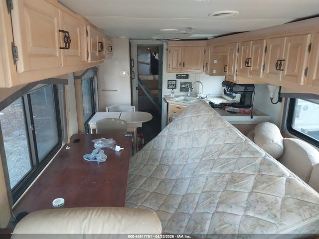 44917761 :رقم المزاد ، 4VZBN239XYC036268 vin ، 2000 Spartan Motors Motorhome 4vz مزاد بيع