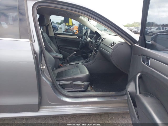 44917821 :رقم المزاد ، 1VWBT7A38FC028988 vin ، 2015 Volkswagen Passat 1.8t Se مزاد بيع
