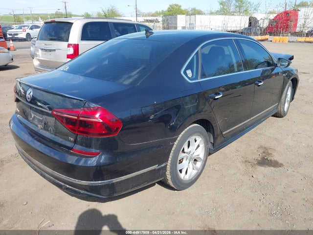 Aukcja sprzedaży 2017 Volkswagen Passat 1.8t R-line, vin: 1VWDT7A30HC081003, numer aukcji: 44917909