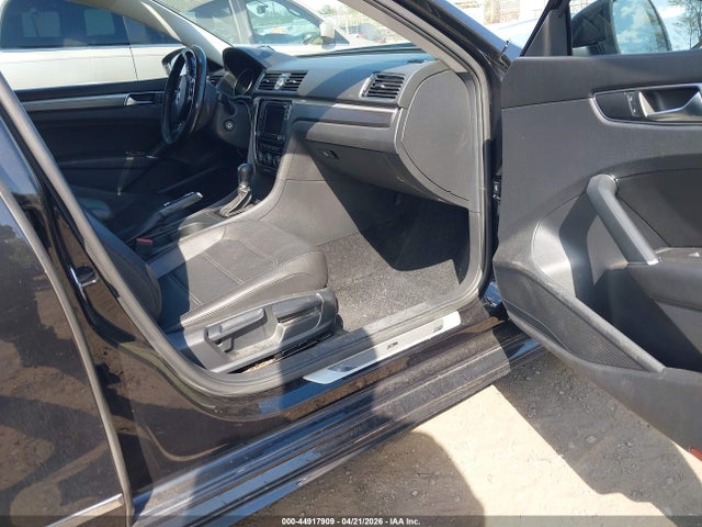Aukcja sprzedaży 2017 Volkswagen Passat 1.8t R-line, vin: 1VWDT7A30HC081003, numer aukcji: 44917909