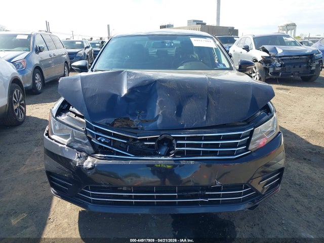 Aukcja sprzedaży 2017 Volkswagen Passat 1.8t R-line, vin: 1VWDT7A30HC081003, numer aukcji: 44917909