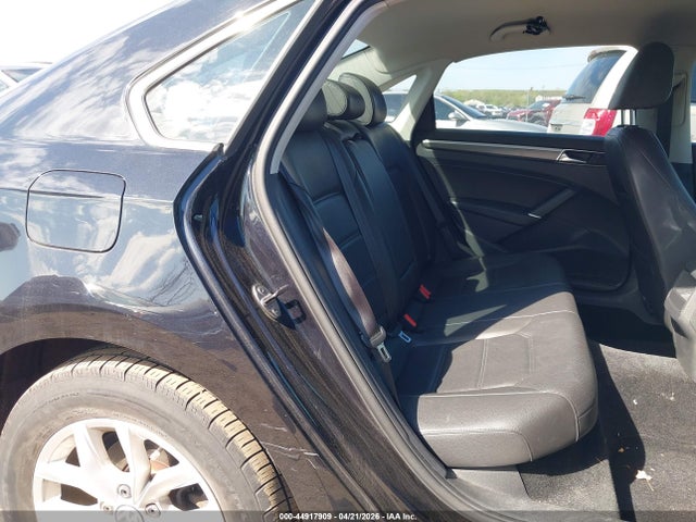 Aukcja sprzedaży 2017 Volkswagen Passat 1.8t R-line, vin: 1VWDT7A30HC081003, numer aukcji: 44917909
