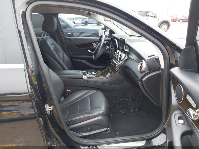 44918035 :رقم المزاد ، WDC0G4JB1KV174677 vin ، 2019 Mercedes-benz Glc 300 مزاد بيع