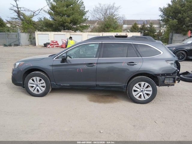 44918088 :رقم المزاد ، 4S4BSAFC3J3351460 vin ، 2018 Subaru Outback 2.5i Premium مزاد بيع