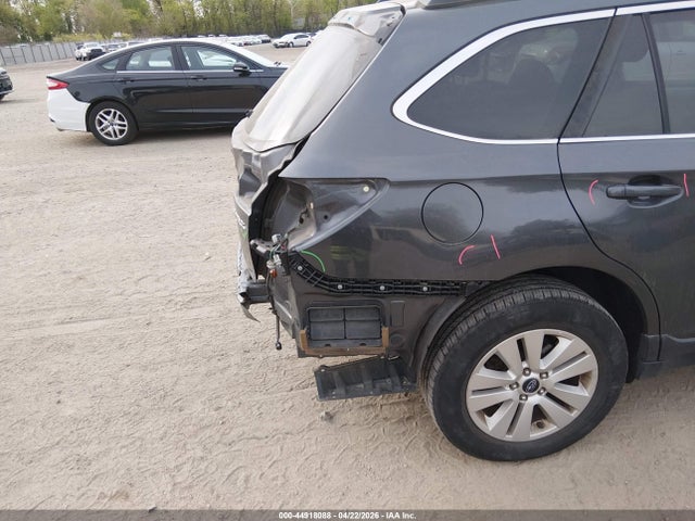 44918088 :رقم المزاد ، 4S4BSAFC3J3351460 vin ، 2018 Subaru Outback 2.5i Premium مزاد بيع