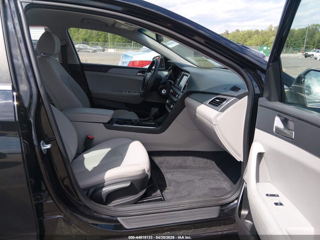 44918133 :رقم المزاد ، 5NPE24AF9JH703675 vin ، 2018 Hyundai Sonata Se مزاد بيع
