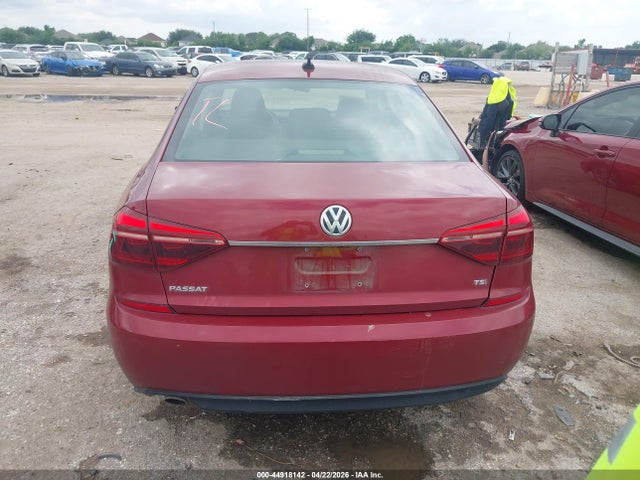 Продажа на аукционе авто 2017 Volkswagen Passat 1.8t R-line, vin: 1VWDT7A31HC052030, номер лота: 44918142