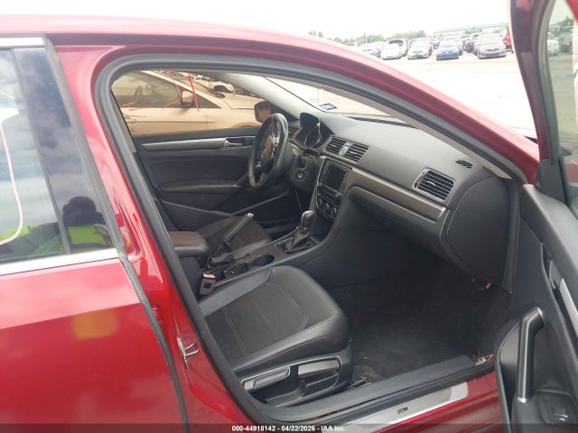 Продажа на аукционе авто 2017 Volkswagen Passat 1.8t R-line, vin: 1VWDT7A31HC052030, номер лота: 44918142