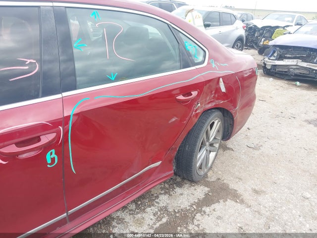 Продажа на аукционе авто 2017 Volkswagen Passat 1.8t R-line, vin: 1VWDT7A31HC052030, номер лота: 44918142