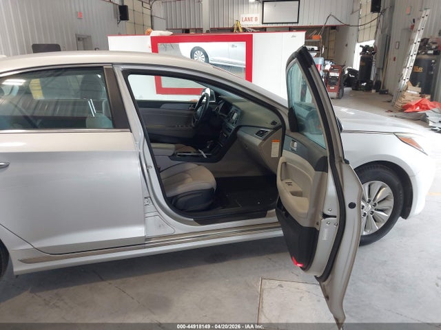 Hyundai Sonata Hybrid Se 2016 KMHE24L18GA040662 Image 5