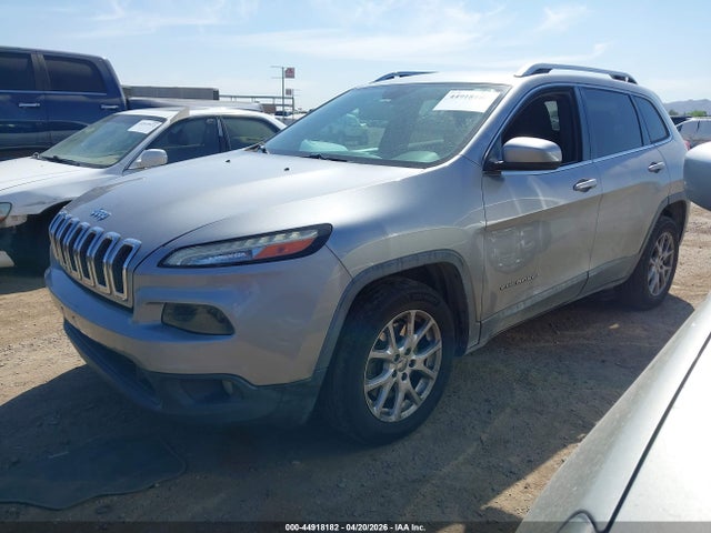1C4PJLCB3GW135765 Jeep Cherokee Latitude