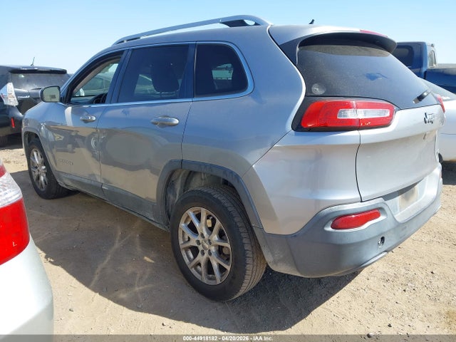 1C4PJLCB3GW135765 Jeep Cherokee Latitude