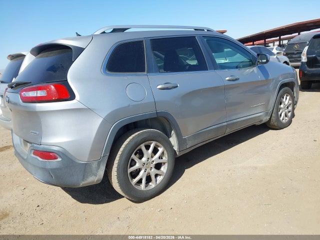1C4PJLCB3GW135765 Jeep Cherokee Latitude