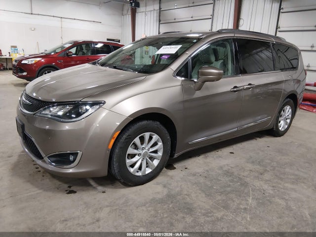 Продажа на аукционе авто 2017 Chrysler Pacifica Touring-l Plus, vin: 2C4RC1EG6HR591768, номер лота: 44918540