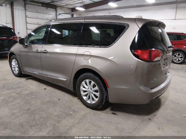 Продажа на аукционе авто 2017 Chrysler Pacifica Touring-l Plus, vin: 2C4RC1EG6HR591768, номер лота: 44918540