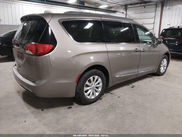 Продажа на аукционе авто 2017 Chrysler Pacifica Touring-l Plus, vin: 2C4RC1EG6HR591768, номер лота: 44918540