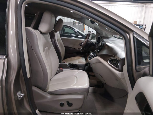 Продажа на аукционе авто 2017 Chrysler Pacifica Touring-l Plus, vin: 2C4RC1EG6HR591768, номер лота: 44918540