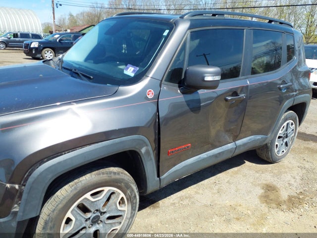 44918606 :رقم المزاد ، ZACCJBCB1HPG62937 vin ، 2017 Jeep Renegade Trailhawk 4x4 مزاد بيع