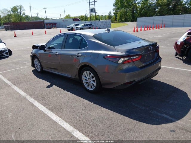 44918788 :رقم المزاد ، 4T1C11AK2MU460254 vin ، 2021 Toyota Camry Le مزاد بيع