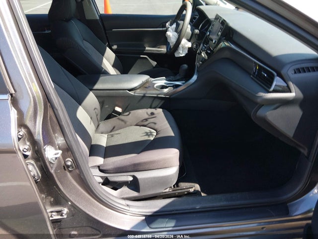 44918788 :رقم المزاد ، 4T1C11AK2MU460254 vin ، 2021 Toyota Camry Le مزاد بيع