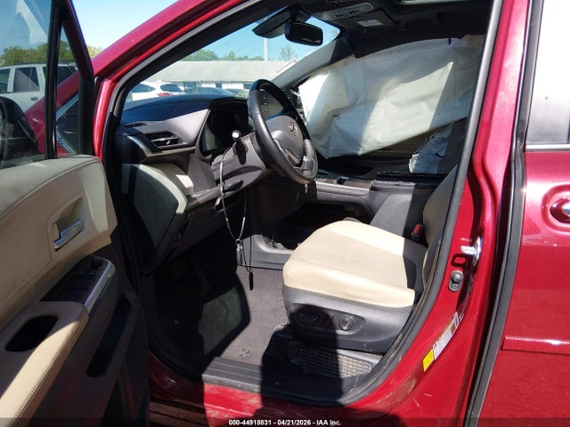 Продажа на аукционе авто 2021 Toyota Sienna Xle, vin: 5TDJRKEC4MS020683, номер лота: 44918831